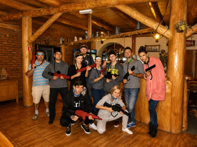 Chata Góralska - Zabawa w Laser Tag w Parku