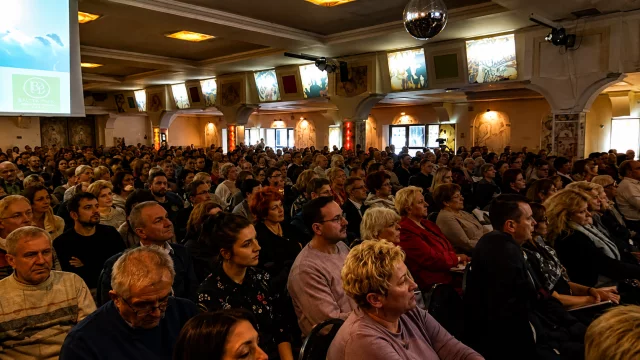 Konferencja na 500 osób na sali teatralnej – Villa Cyganeria, Skaryszew Radom